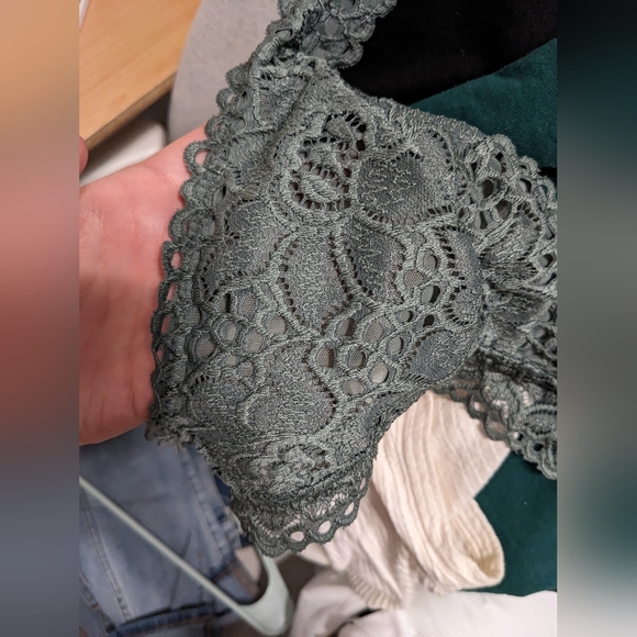 Halter aerie bra - Picture 2 of 3